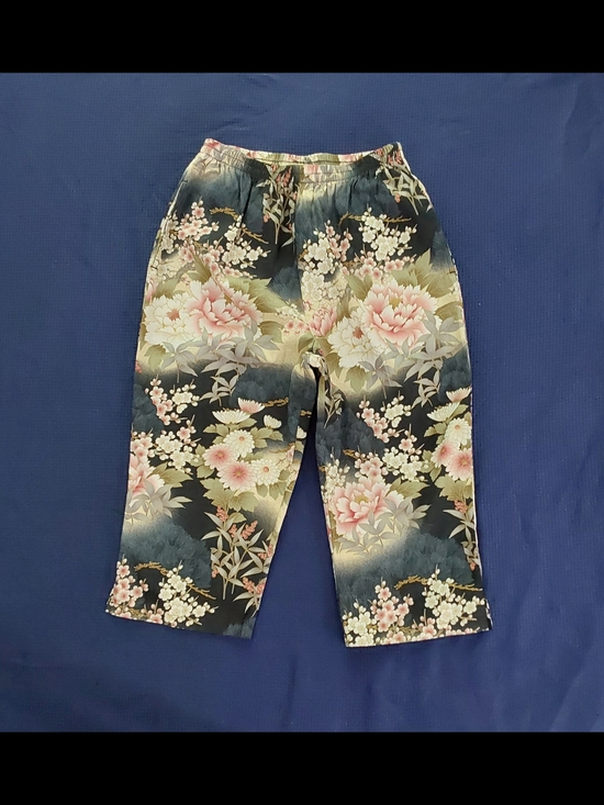 Bishop St Apparel Pants - Floral Print Women's Capris with Pink Bloom